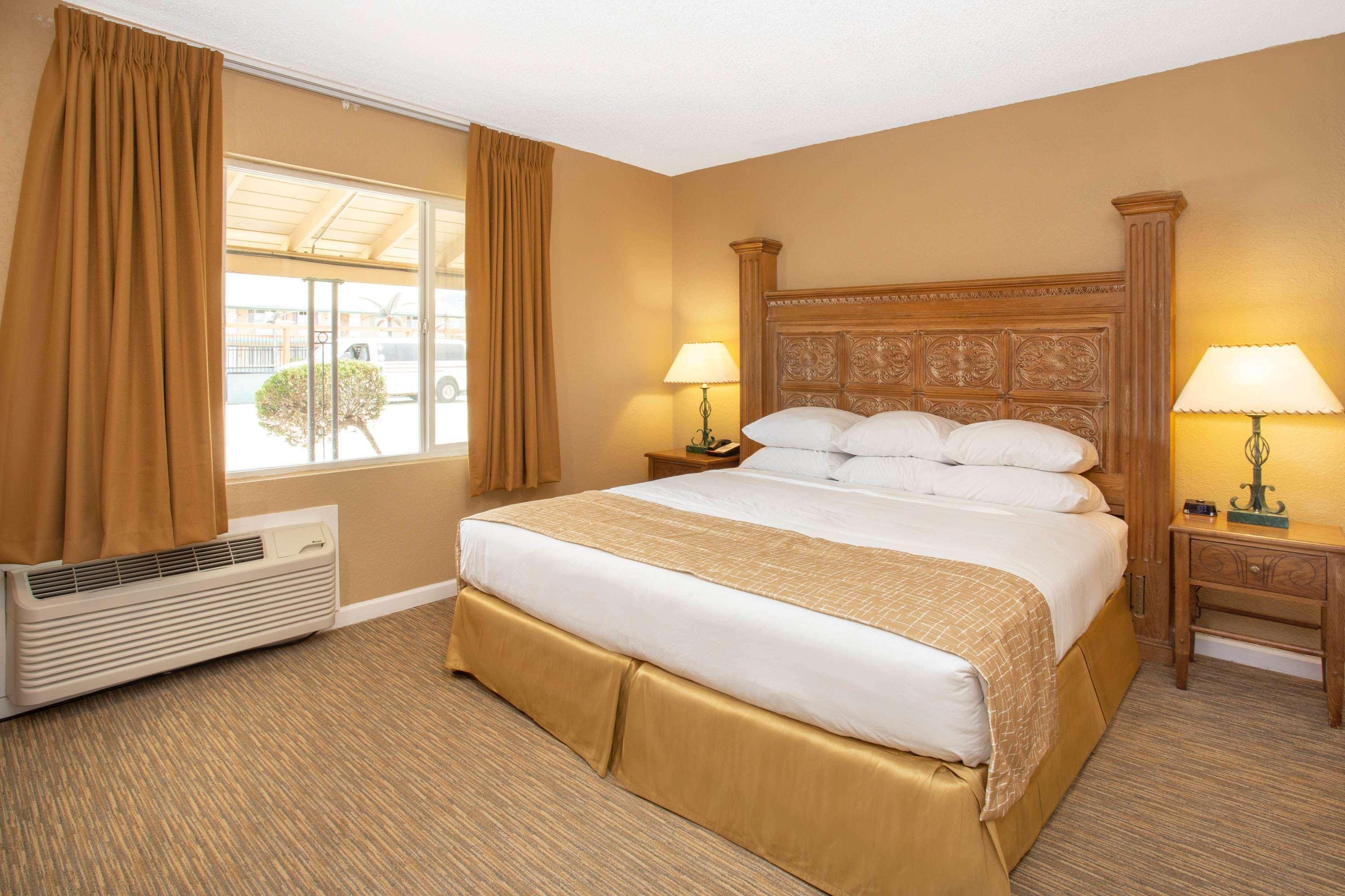 Travelodge By Wyndham הות'ורן מראה חיצוני תמונה