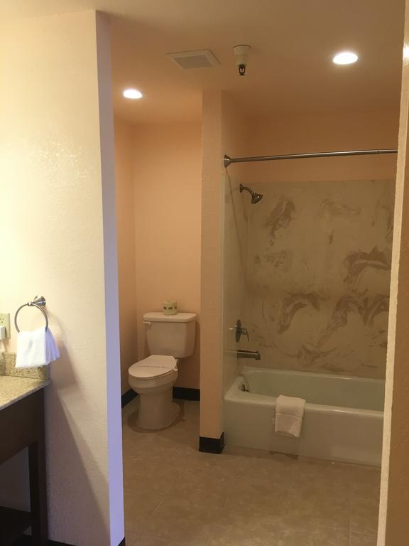 Travelodge By Wyndham הות'ורן מראה חיצוני תמונה