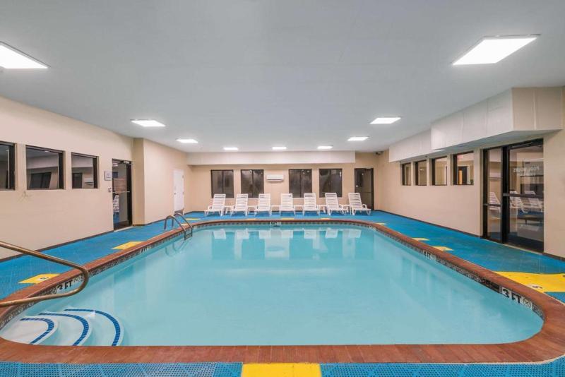 Travelodge By Wyndham הות'ורן מראה חיצוני תמונה